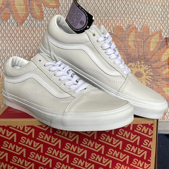 Vans WMNS Old Skool
(Divine) White/True White
VN0A5KRFBSL
Sneakers - Picture 5 of 16